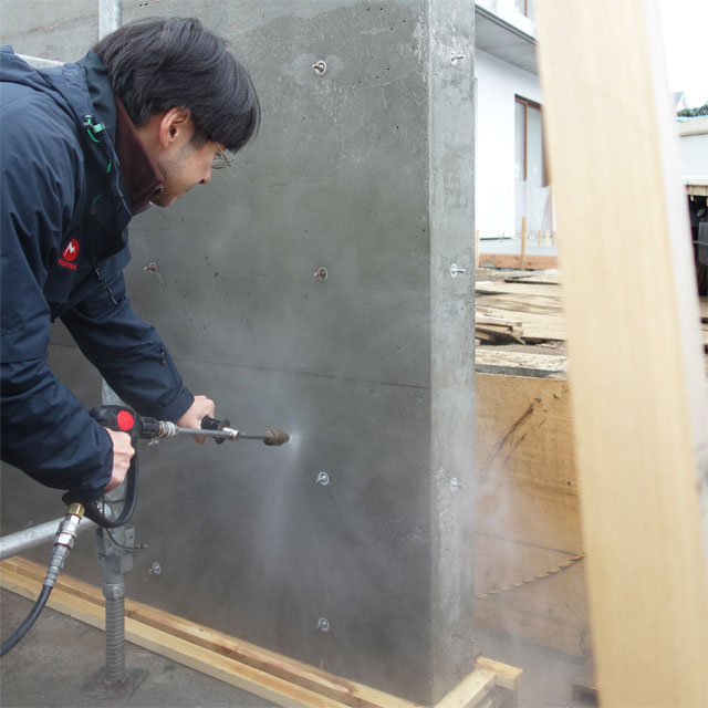 コンクリート塀の高圧洗浄　村上建築設計室